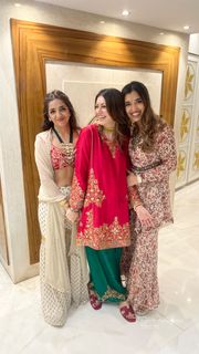 Hansika Motwani feet photo thumbnail