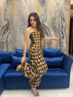 Hansika Motwani feet photo thumbnail