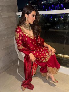 Hansika Motwani feet photo thumbnail