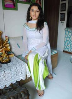 Hansika Motwani feet photo thumbnail