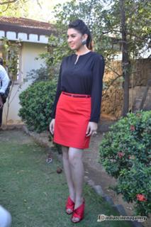 Hansika Motwani feet photo thumbnail
