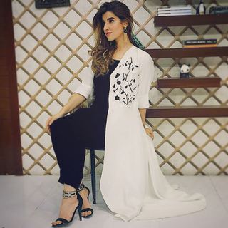 Hareem Farooq feet photo 14