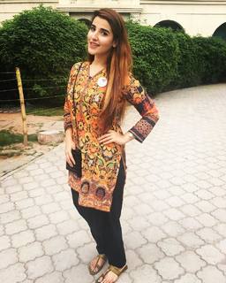 Hareem Farooq feet photo 11