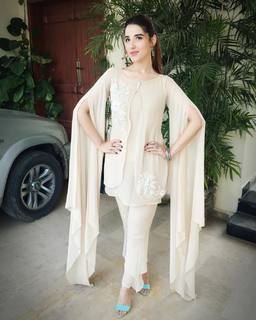 Hareem Farooq feet photo 8