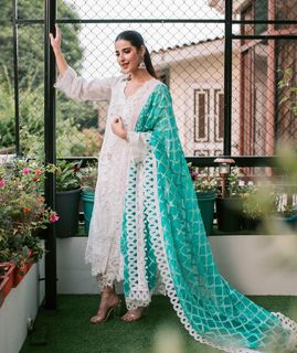 Hareem Farooq feet photo 10