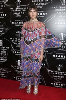 Hari Nef feet photo 3