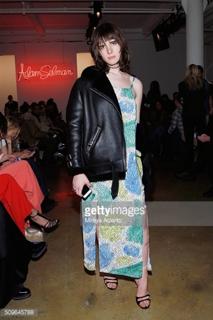 Hari Nef feet photo 4