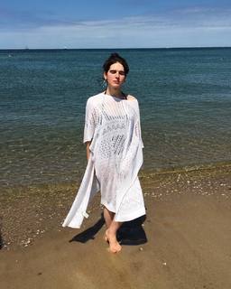 Hari Nef feet photo 11