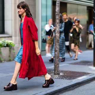 Hari Nef feet photo 10