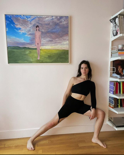Hari Nef feet photo 2