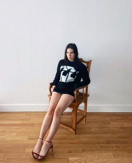 Hari Nef feet photo 1