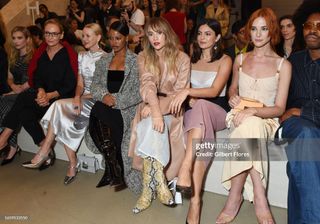 Hari Nef feet photo 14