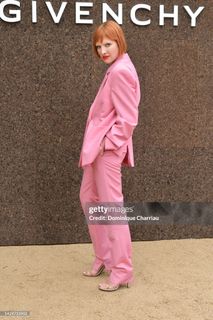 Hari Nef feet photo 10