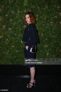 Hari Nef feet photo 9