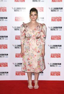 Hari Nef feet photo 5
