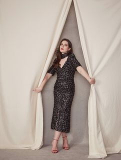 Hari Nef feet photo 4
