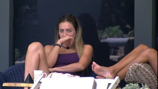 Hariany Almeida feet photo thumbnail