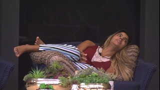Hariany Almeida feet photo thumbnail
