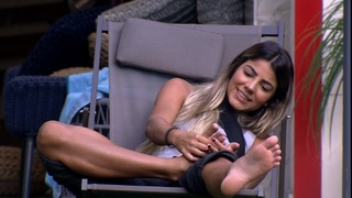 Hariany Almeida feet photo thumbnail