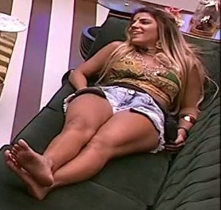 Hariany Almeida feet photo thumbnail