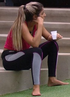 Hariany Almeida feet photo thumbnail