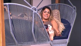Hariany Almeida feet photo thumbnail