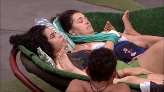 Hariany Almeida feet photo thumbnail