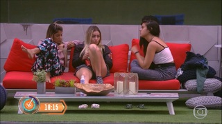 Hariany Almeida feet photo thumbnail