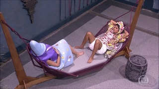 Hariany Almeida feet photo thumbnail