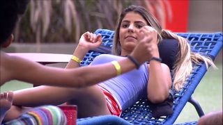 Hariany Almeida feet photo thumbnail