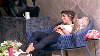 Hariany Almeida feet photo thumbnail
