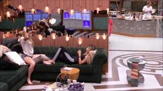 Hariany Almeida feet photo thumbnail
