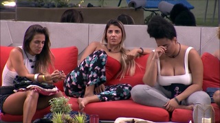 Hariany Almeida feet photo thumbnail