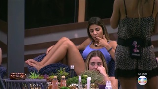 Hariany Almeida feet photo thumbnail