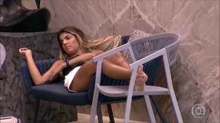 Hariany Almeida feet photo thumbnail