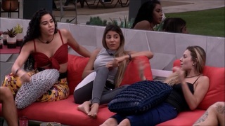Hariany Almeida feet photo thumbnail