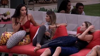 Hariany Almeida feet photo thumbnail