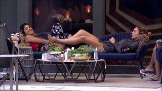 Hariany Almeida feet photo thumbnail