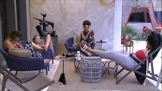 Hariany Almeida feet photo thumbnail