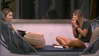 Hariany Almeida feet photo thumbnail