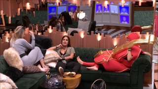 Hariany Almeida feet photo thumbnail