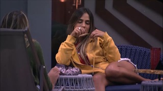 Hariany Almeida feet photo thumbnail