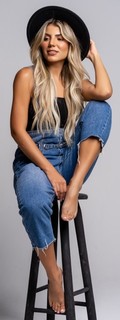 Hariany Almeida feet photo thumbnail