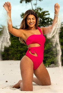 Hariany Almeida feet photo thumbnail