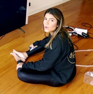 Hariany Almeida feet photo thumbnail