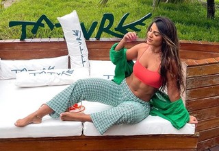 Hariany Almeida feet photo thumbnail
