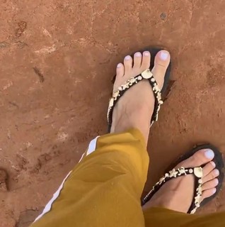 Hariany Almeida feet photo thumbnail
