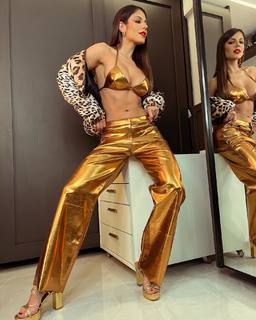 Hariany Almeida feet photo thumbnail