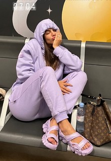 Hariany Almeida feet photo thumbnail