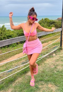 Hariany Almeida feet photo thumbnail